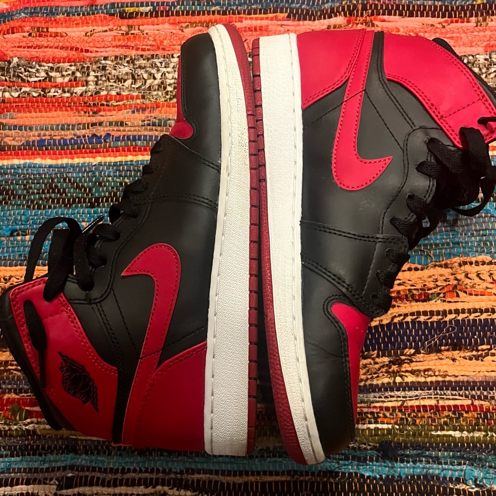 Nike Men's Red and Black High-Top Sneakers